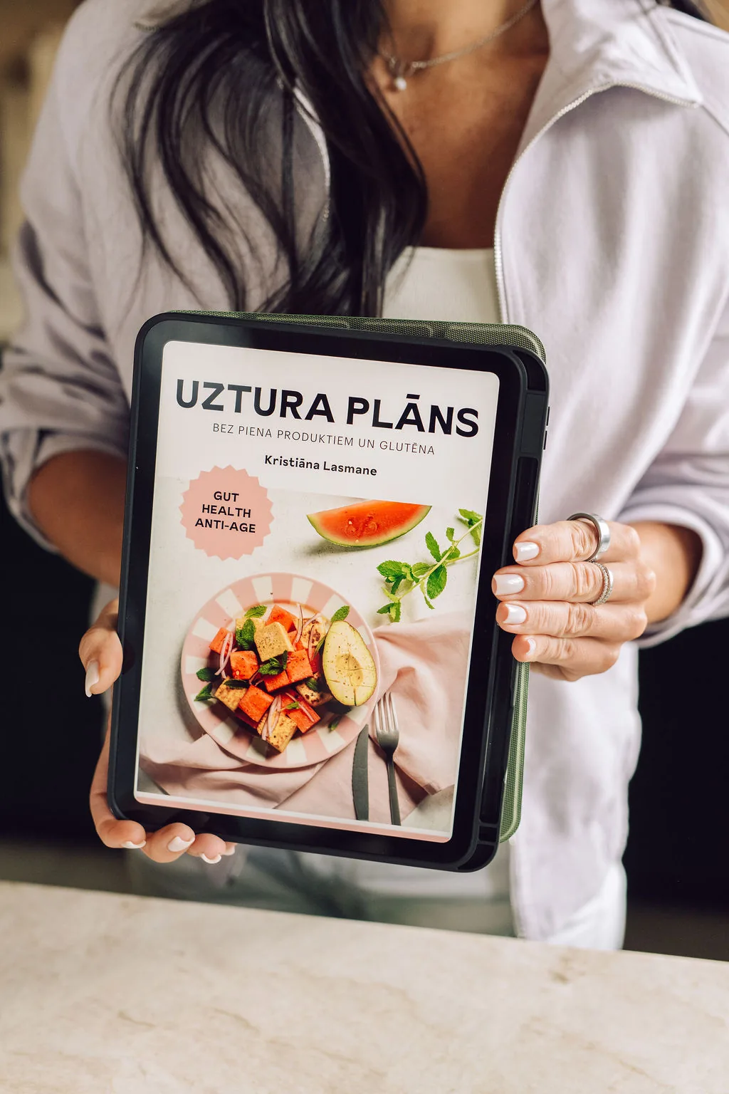 Uztura plāna e-grāmata planšetē